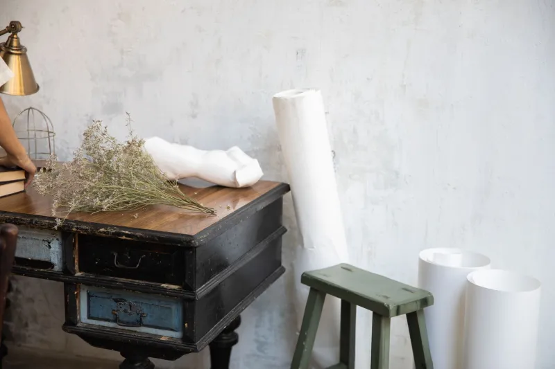 The Productive Emptiness: How Sparse Digital Spaces Are Quietly Reshaping Creative Practice